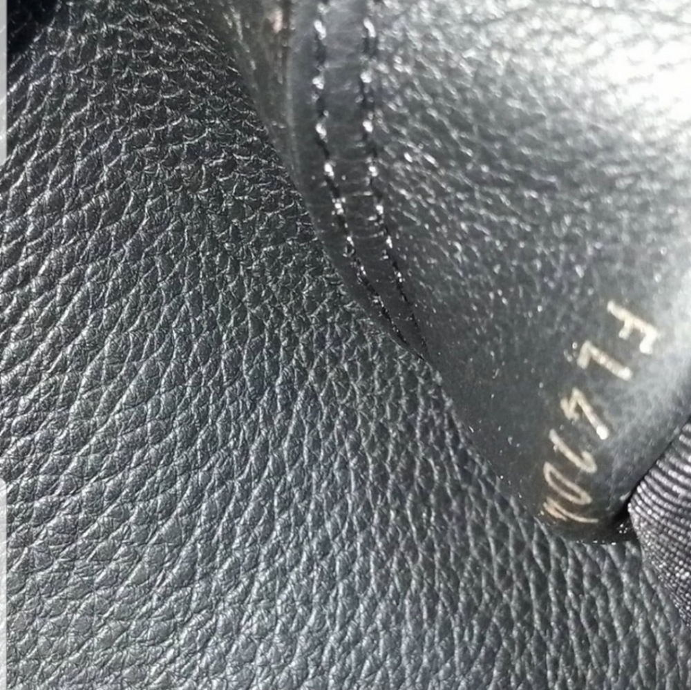 Louis Vuitton Lockme MM - Picture 14 of 16